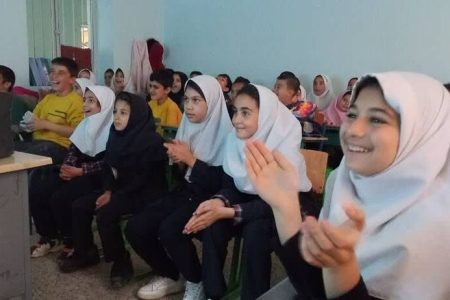 پخش انیمیشن‌های کانون در مدارس روستایی چاراویماق