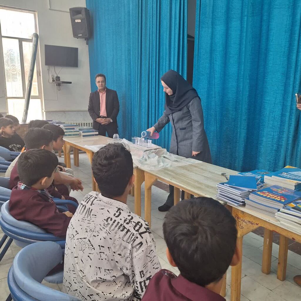 دانش‌آموزان دامغانی در کنار استاد فیزیک، مفاهیم فناوری هسته‌ای را تجربه کردند