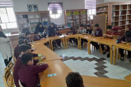 دانش‌آموزان دامغانی در کنار استاد فیزیک، مفاهیم فناوری هسته‌ای را تجربه کردند