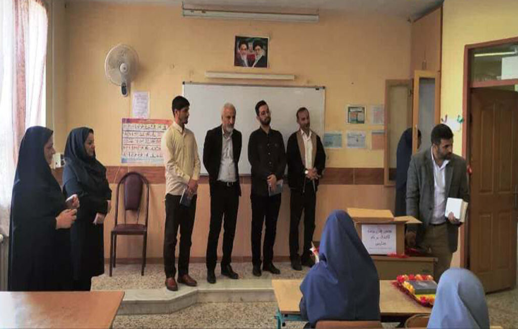 نخستین کتاب‌خانه کانونی سال ۱۴۰۴ در مدرسه  حسن منتظری توتکابن راه‌اندازی‌شد