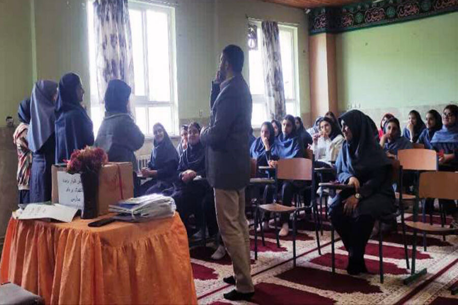 نخستین کتاب‌خانه کانونی سال ۱۴۰۴ در مدرسه  حسن منتظری توتکابن راه‌اندازی‌شد