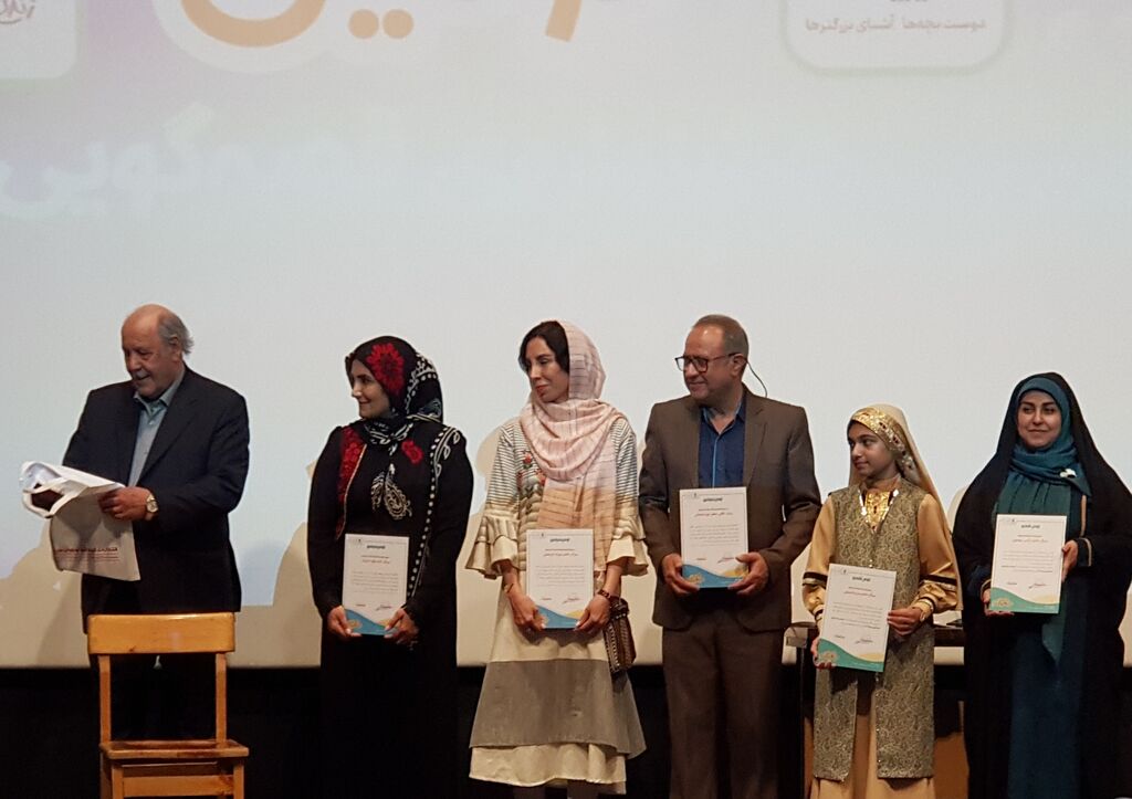 مادر و دختر کانونی در اختتامیه قصه‌گویی میچکا- اُینا «قصه خودت را بساز»