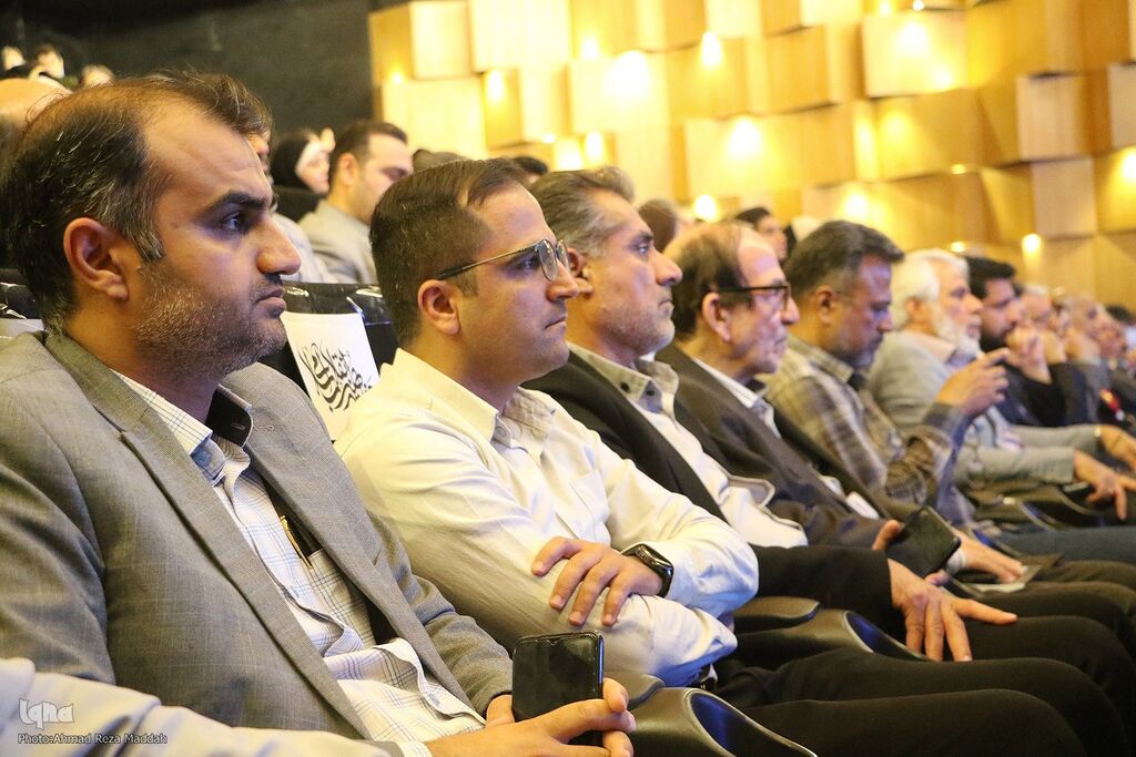 1286980 معرفی چهرهسال و مربی هنری شاخص هنری استانفارس در هفته هنر انقلاب