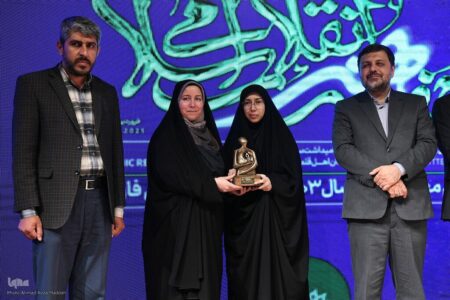 معرفی چهره‌سال و مربی هنری شاخص استان‌فارس در هفته هنر انقلاب