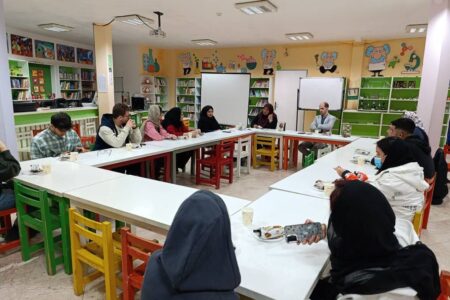 بررسی آثار شاعران قدیم و معاصر در نشست ادبی انجمن نیما کانون مازندران