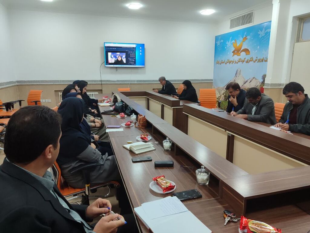 1287618-1 برگزاری نخستین جلسه سال ۱۴۰۴ کارکنان اداره و مراکز کانون استان ایلام