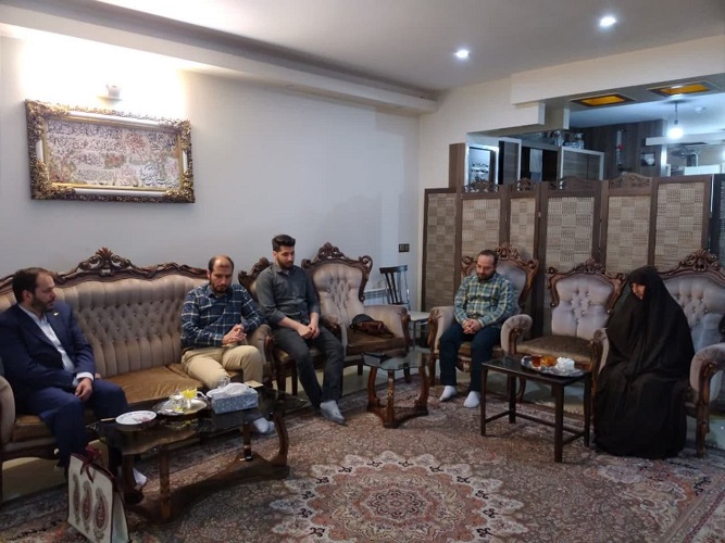 1287624-1 دیدار با خانواده شهید راه قدس سرلشگر پاسدار شهید محمدرضا زاهدی