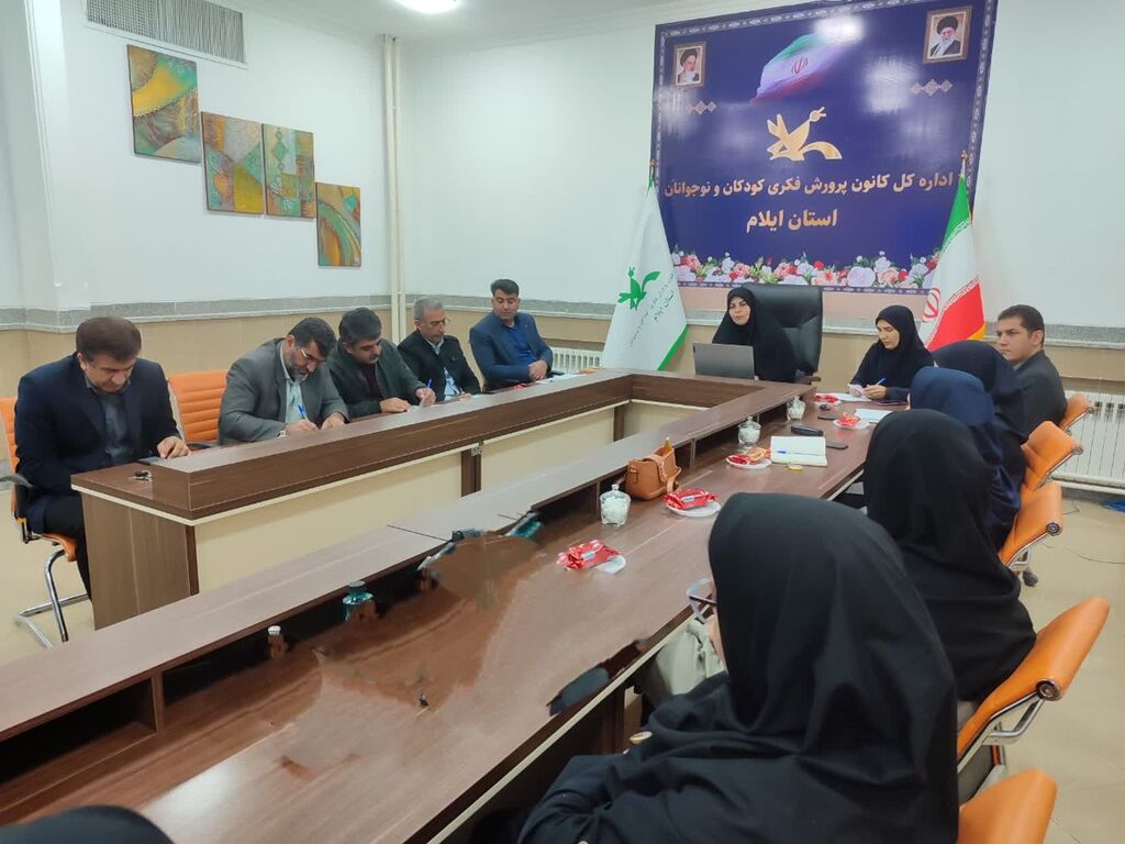 1287703 برگزاری نخستین جلسه سال ۱۴۰۴ کارکنان اداره و مراکز کانون استان ایلام