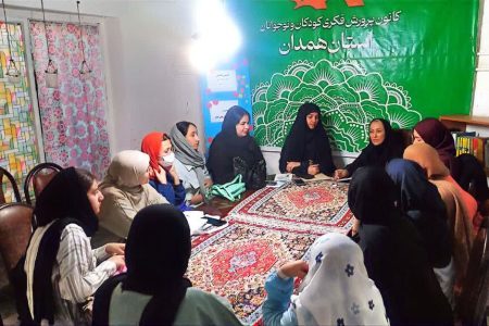 برگزاری انجمن داستان خاتم در مرکز یک همدان