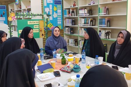 جلسه هم‌اندیشی با مدیران مدارس ابتدایی منطقه ۸ تهران در مرکز ۲۱