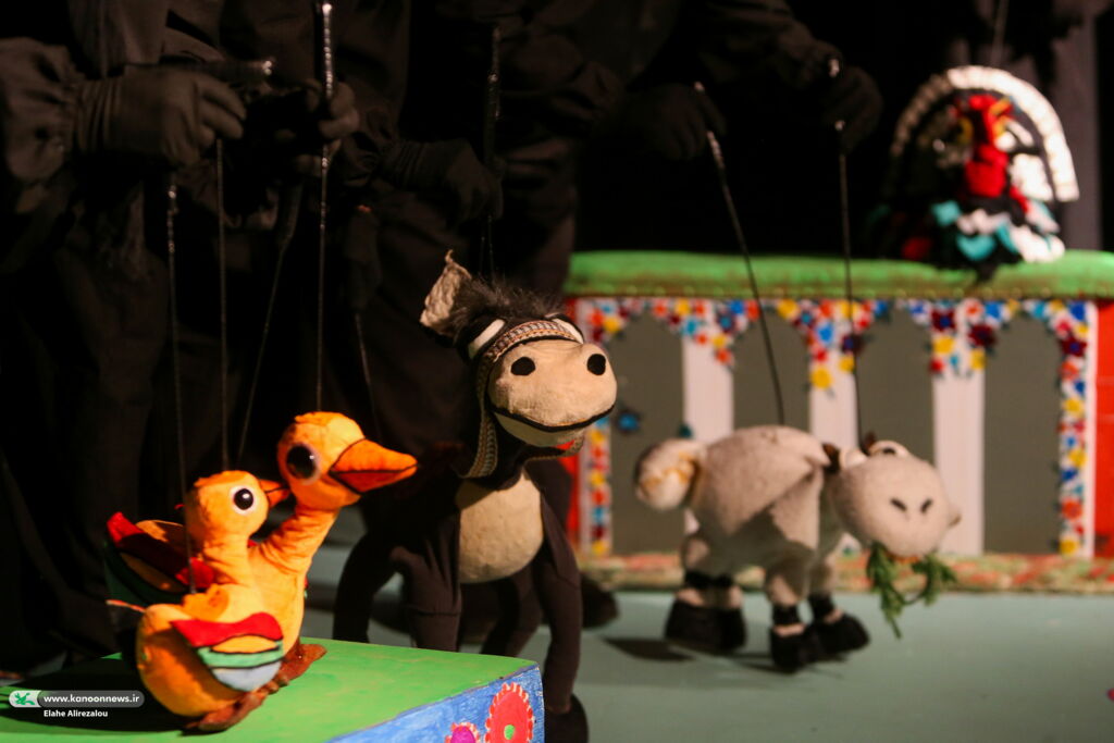 «جاده ارک‌ها» به مرکز تئاتر کانون رسید