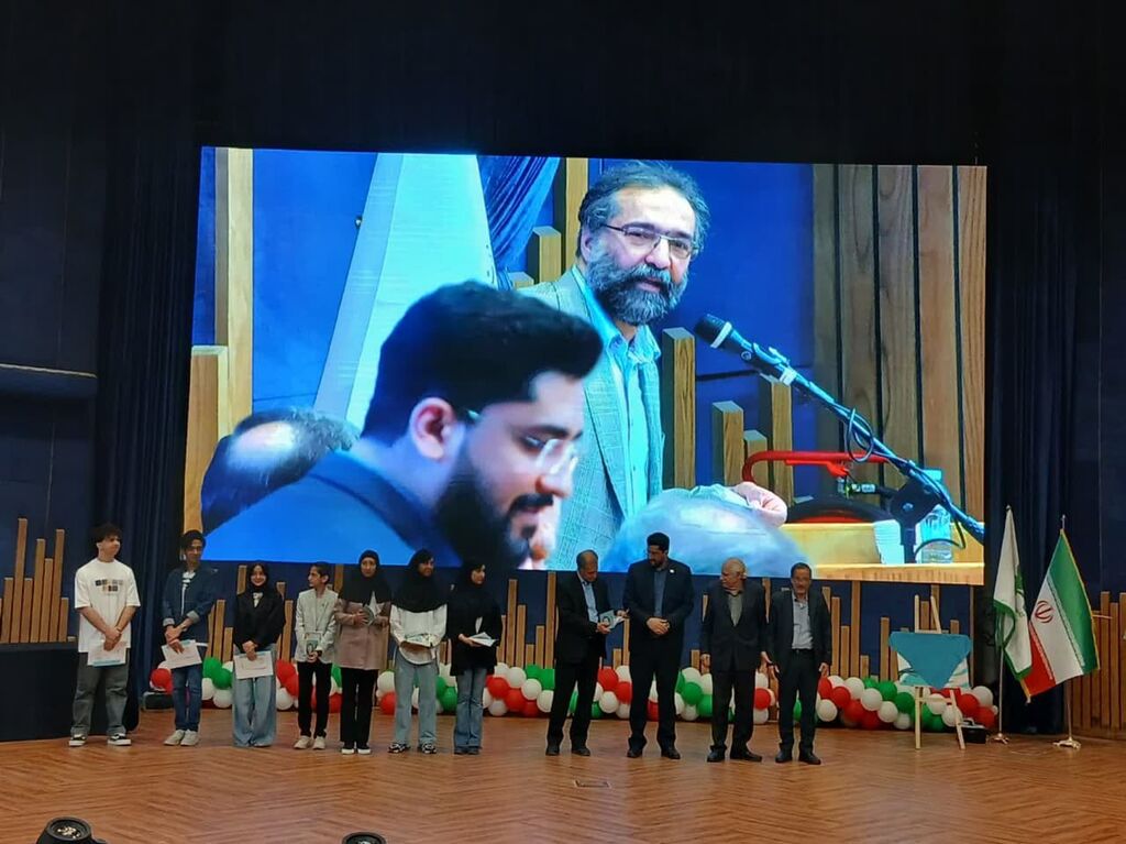 1288195-1 درخشش آثار داستاننویسان و تصویرگران نوجوان کانون، در دومین رویداد استانی «هفت شهر عشق»