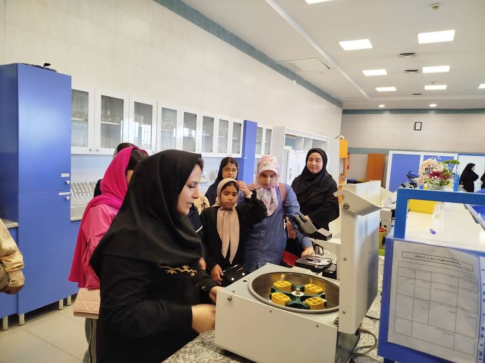 1288394-1 اعضای نوجوان دختر مرکز شماره سه ساری اردوی علمی رفتند