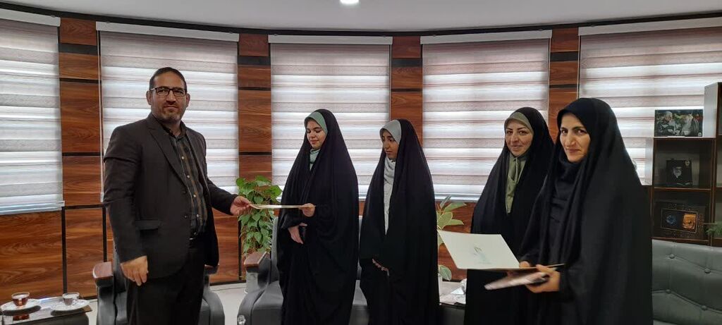 1288422-1 دیدار مدیرکل کانون همدان با فرماندار شهرستان فامنین