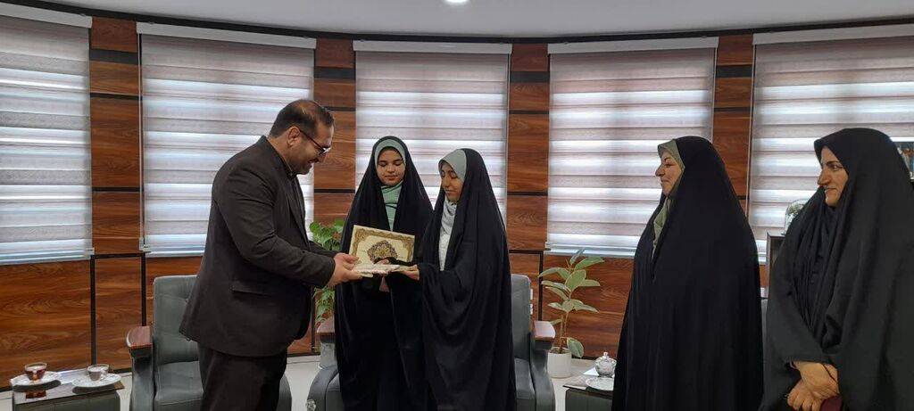 1288423-1 دیدار مدیرکل کانون همدان با فرماندار شهرستان فامنین