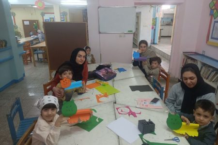 کودکان مهدیشهر در مرکز فرهنگی هنری ترکیبی از قصه و کاردستی را تجربه کردند