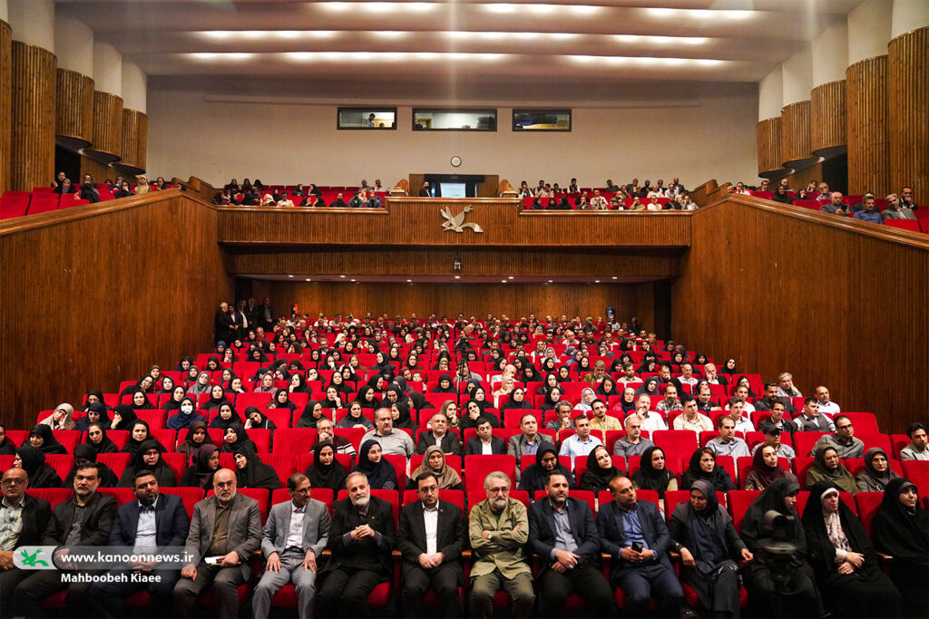 1288924-1 کتابخانههای پستی به مراکز ثابت الحاق شدند