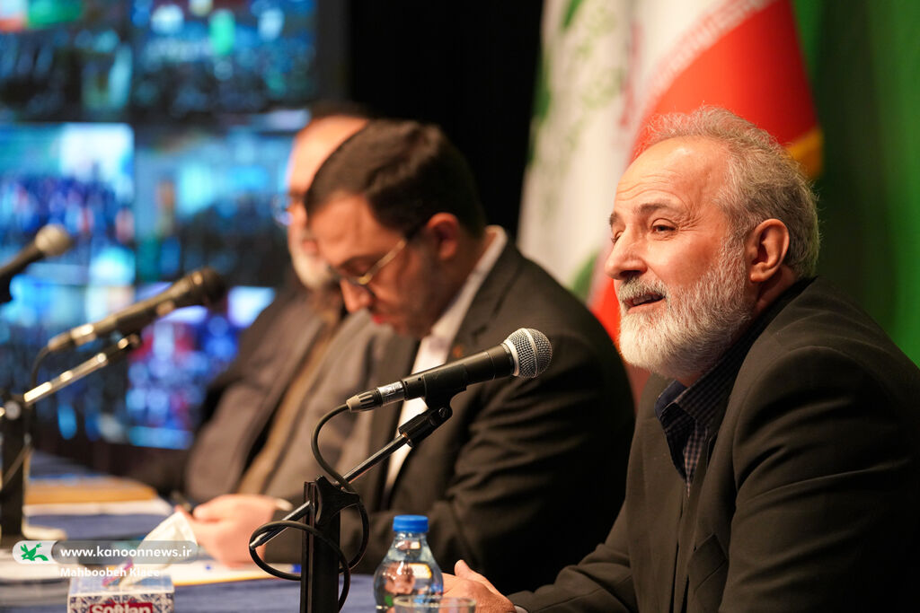 1288928 کانون شکوفا میشود با رویآوردن به علوم نوپدید