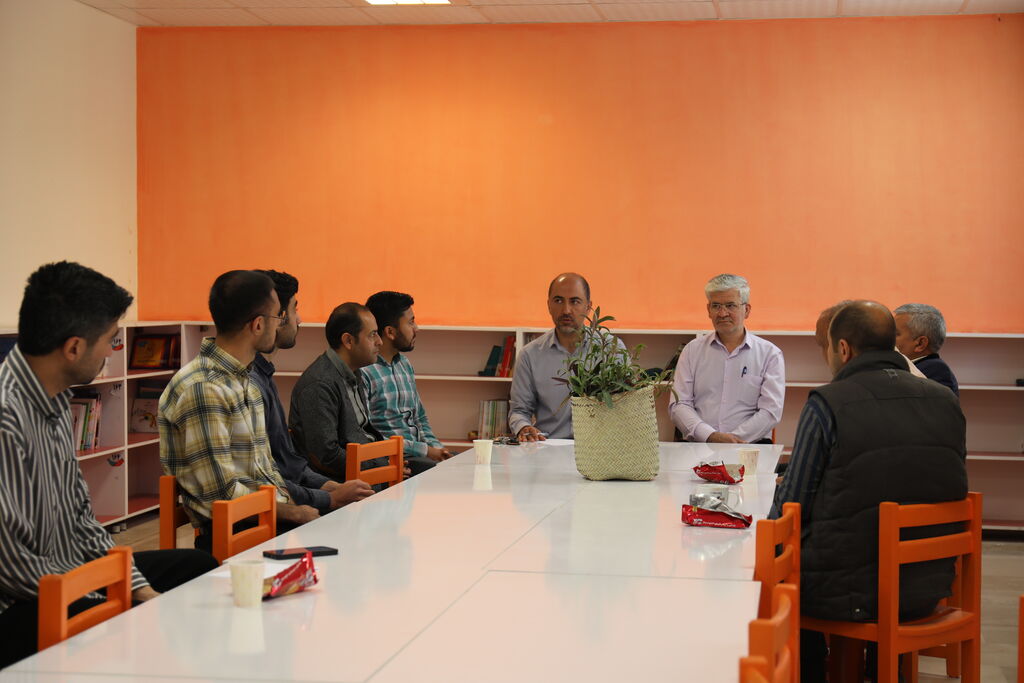 1289060-1 مراکز در راستای چشم انداز کانون حرکت کنند