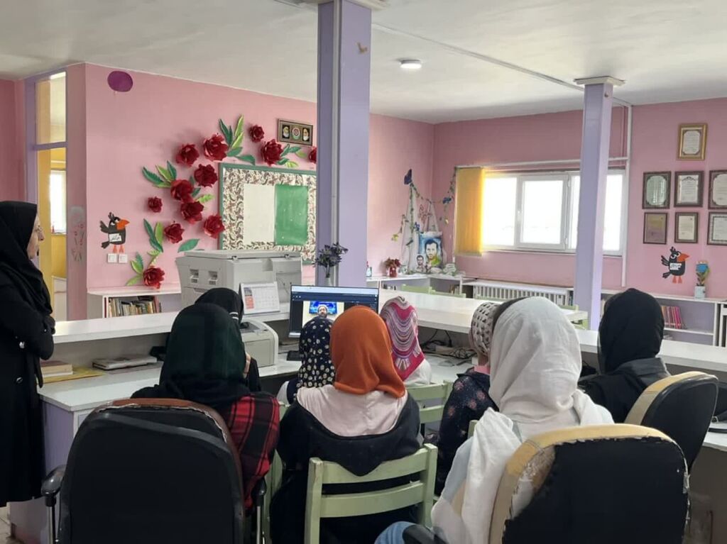 1289121-1 نشست تخصصی نقش نماز در زندگی