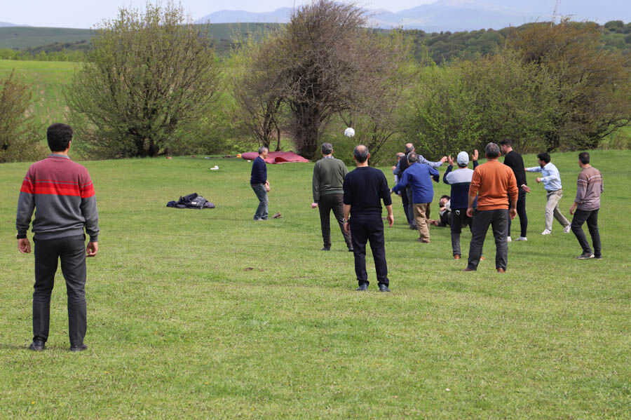 یک روز خوش در دل طبیعت/ مربیان کانون اردبیل در فندقلو خوش گذراندند!