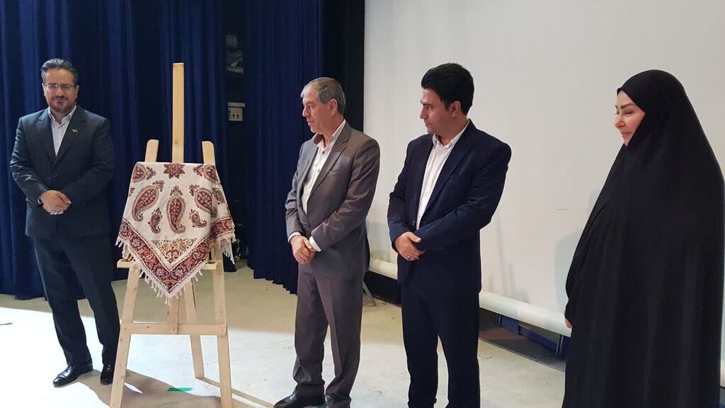 1289702-1 رونمایی از پوستر "فراخوان سومین جشنواره ملی فلسفه برای کودک و نوجوان" کانون کرمانشاه