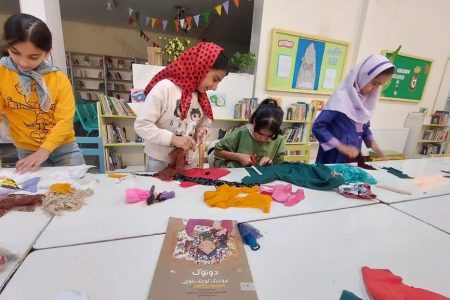 معرفی کتاب همراه با عروسک‌سازی در مرکز فرهنگی شماره ۲ نیشابور