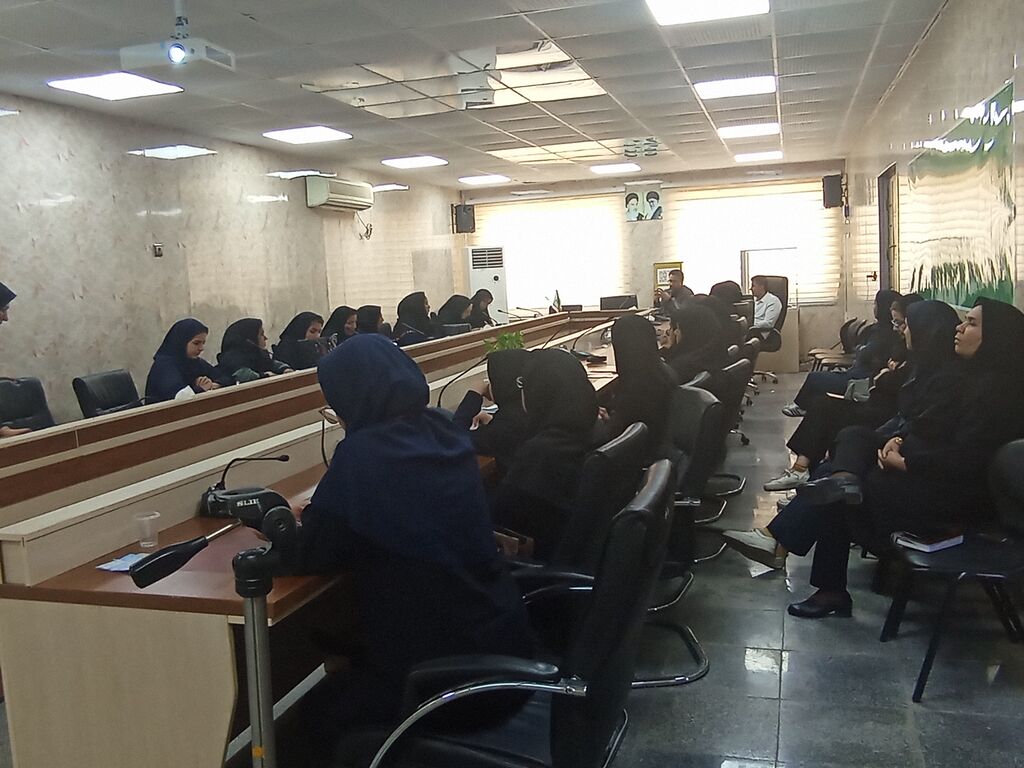 1289943-2 برگزاری نشست مسئولین و مربیان کانون هرمزگان