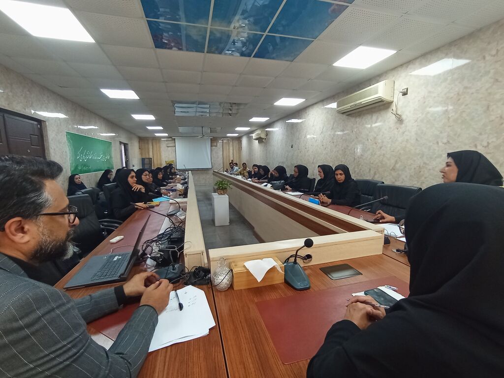 1289945-2 برگزاری نشست مسئولین و مربیان کانون هرمزگان