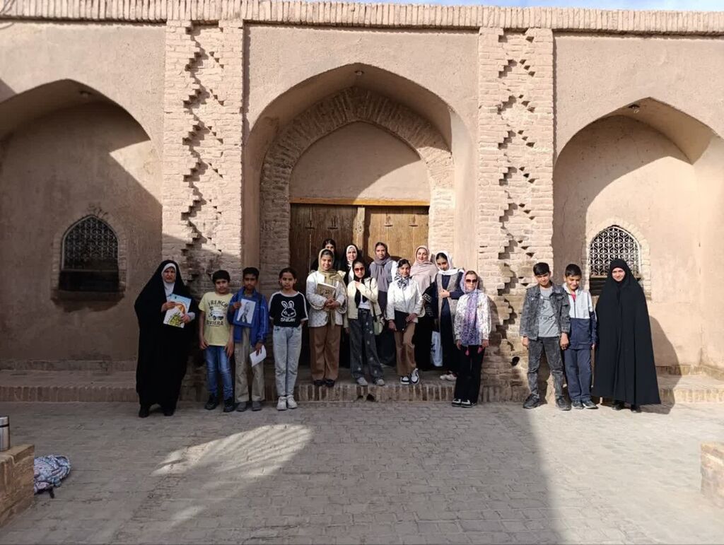 1290215-2 جشن بوستان و گلستان در خراسان جنوبی طنین انداز شد