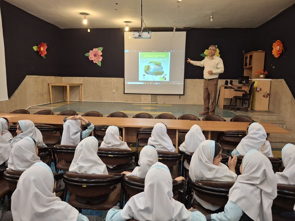 1290263-1 گرامیداشت روز زمین پاک در مراکز فرهنگی و هنری کانون استان قزوین