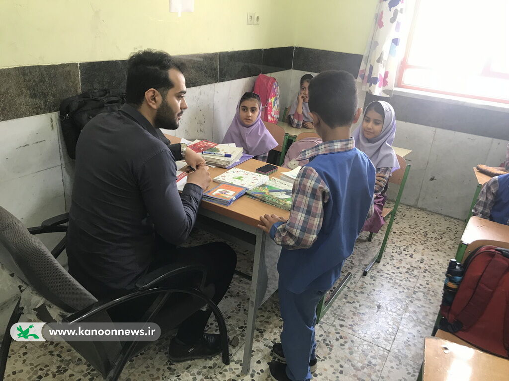 1290340-1 کتابخانههای سیار کانون استان بوشهر پیک امید و شادی در روستاها و مناطق کمبرخوردار