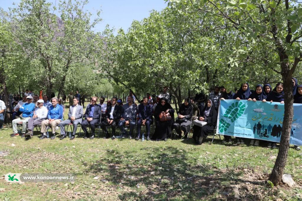 1290356-1 طنین «زمین پاک» در کنار اعضای کانون لرستان در سفیدکوه خرمآباد پیچید