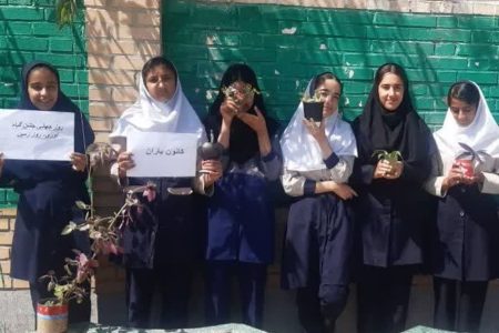 کانون‌یاران مرکز قصرشیرین مناسبت‌های تقویم علمی را به مدارس بردند