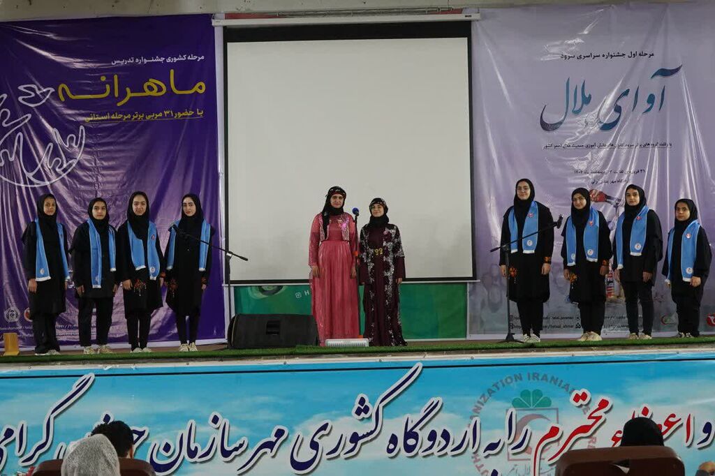 1290684-1 گروه سرود کانون در بخش خلاقیت و اصالت هنری رتبه برتر جشنواره آوای هلال را کسب کرد