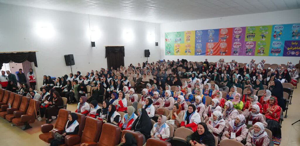 1290688-1 گروه سرود کانون در بخش خلاقیت و اصالت هنری رتبه برتر جشنواره آوای هلال را کسب کرد