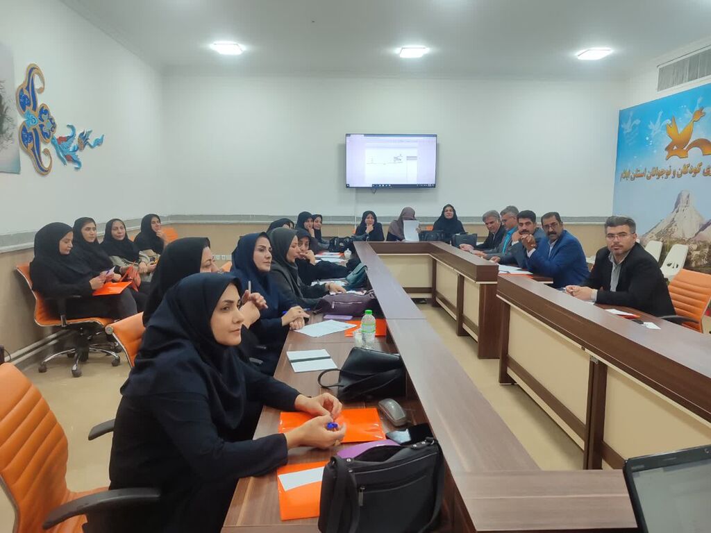 1290763-1 گردهمایی مسئولین مراکزکانون استان ایلام