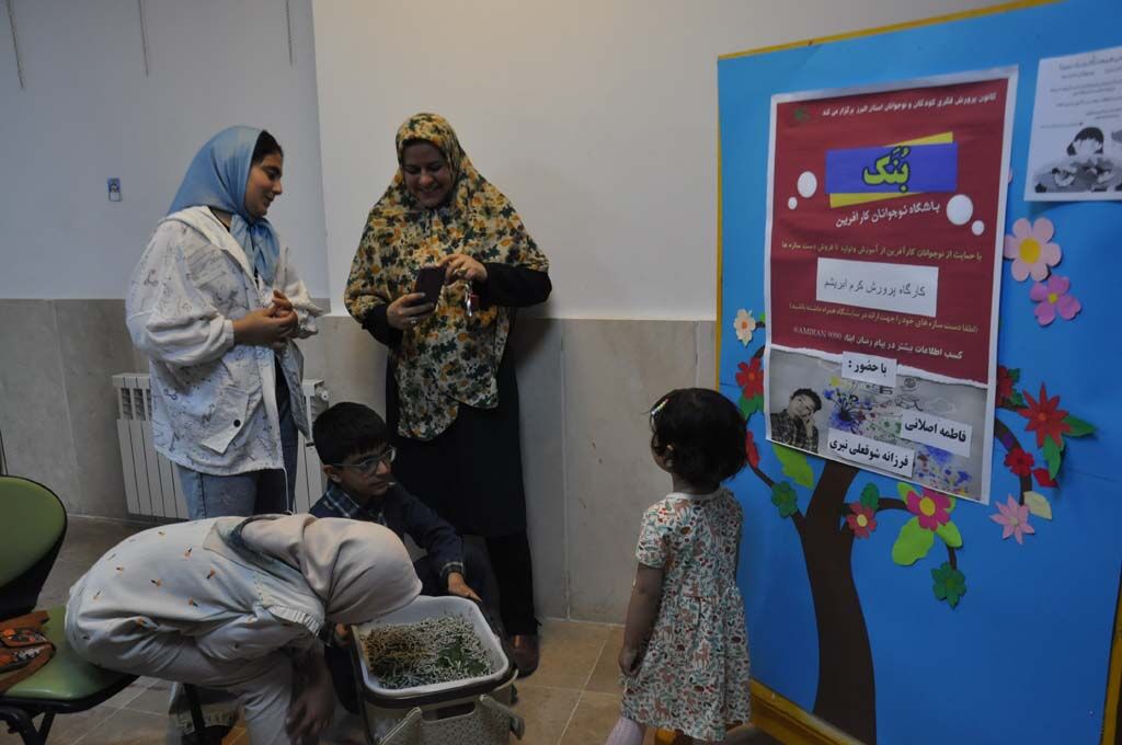 1290768-1 کارگاه پرورش کرم ابریشم در کانون البرز