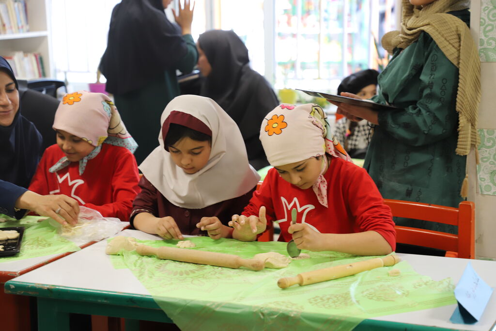 1290780-1 اجرای ویژه برنامه «دوستی گندم و نان» در مرکز شماره یک ارومیه