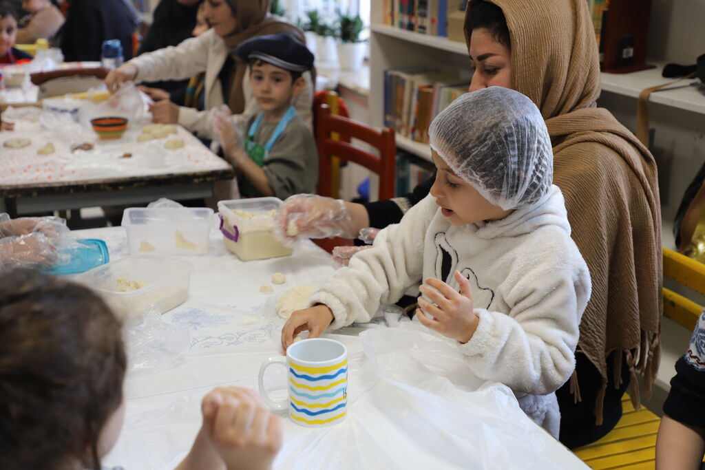 1290782-1 اجرای ویژه برنامه «دوستی گندم و نان» در مرکز شماره یک ارومیه
