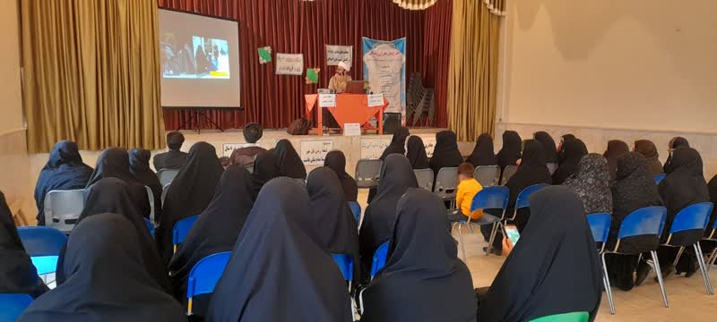1291060-1 نشست تخصصی ترویج عفاف و حجاب در مراکز کانون استان مرکزی