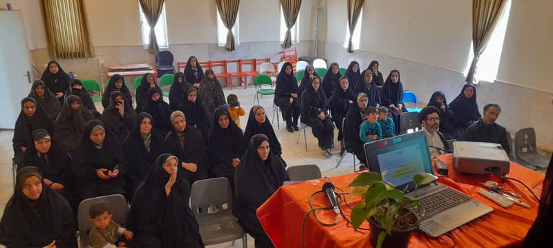 1291061-1 نشست تخصصی ترویج عفاف و حجاب در مراکز کانون استان مرکزی
