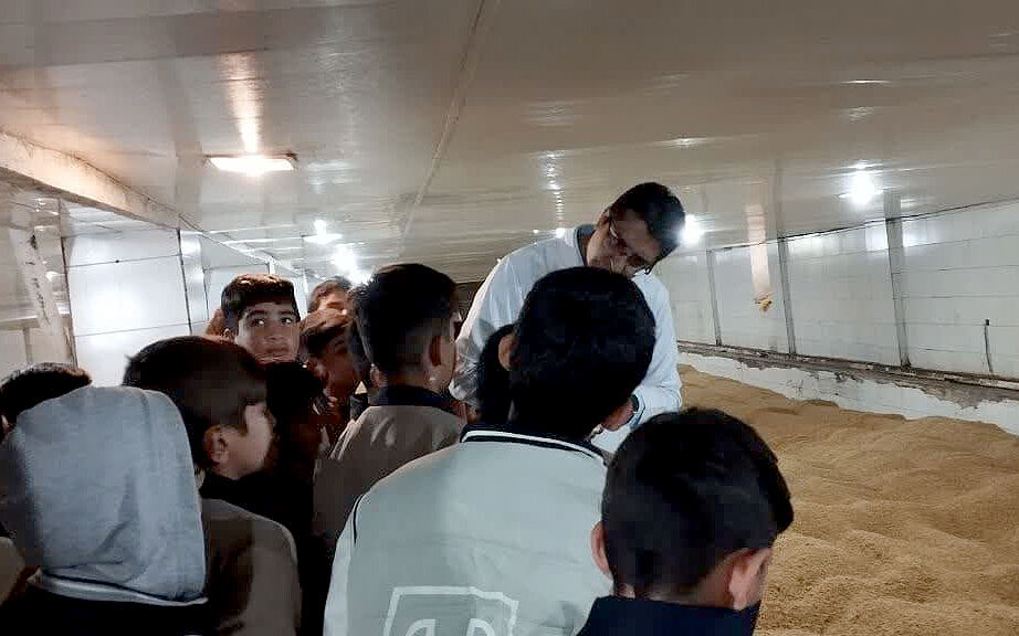 1291179-1 اعضای نوجوان مرکز هفشجان از اولین دهکدهی مالت کشور بازدید کردند