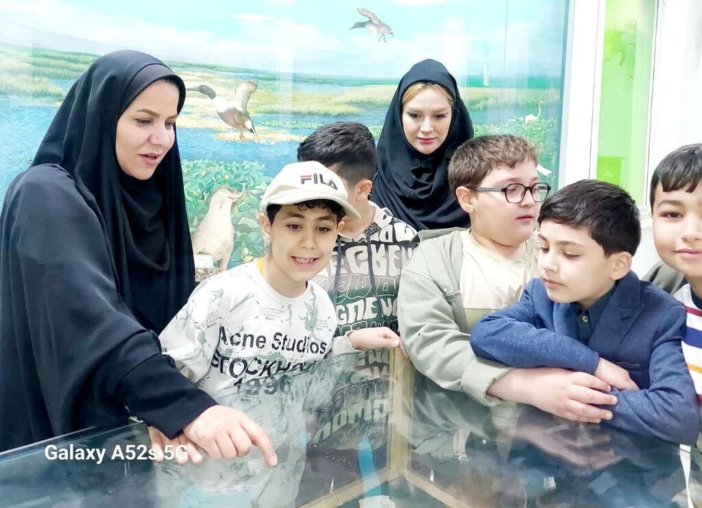 1291244-1 بازدید اعضای مرکز شماره ۴ از موزه محیطزیست استان کرمانشاه