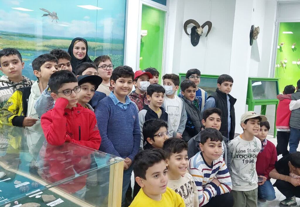 1291245-1 بازدید اعضای مرکز شماره ۴ از موزه محیطزیست استان کرمانشاه