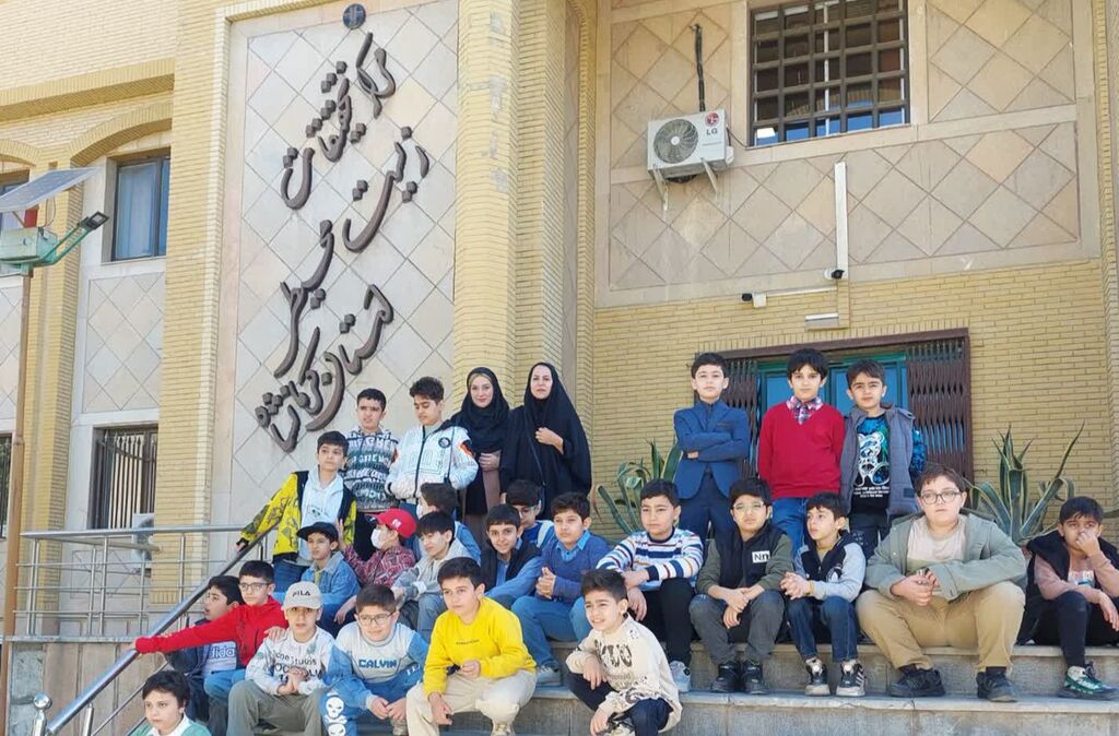 1291250-1 بازدید اعضای مرکز شماره ۴ از موزه محیطزیست استان کرمانشاه