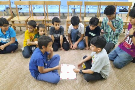 رشد فکری و اجتماعی کودکان لارستان با بازی‌های سنتی و محلی