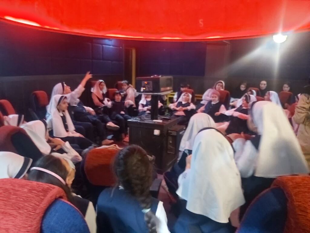 1291429-1 گرامیداشت «هفته جهانی نجوم و زمین پاک» و «روزدختر» در مراکز البرز