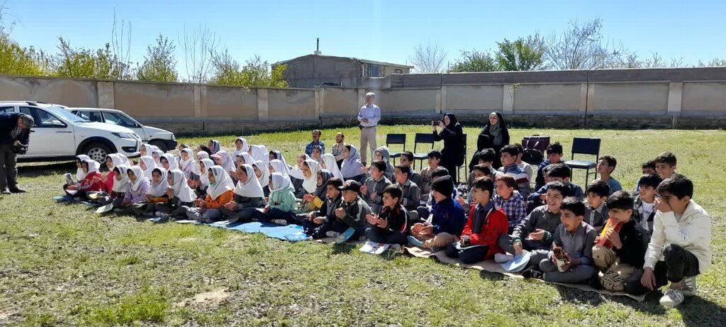 1291589-1 کتابخانههای سیار یک پایگاه فرهنگی و اجتماعی در مناطق محروم هستند