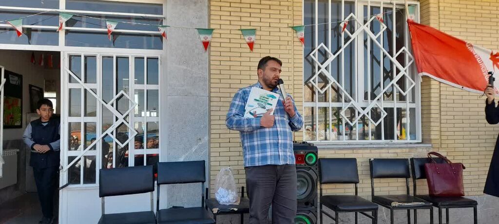 1291590-1 کتابخانههای سیار یک پایگاه فرهنگی و اجتماعی در مناطق محروم هستند